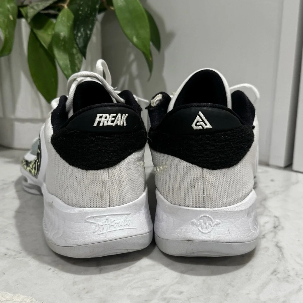 Nike Zoom Freak 4‎ DJ6149-100 White Basketball Shoes Sneakers Men's Size 8.5